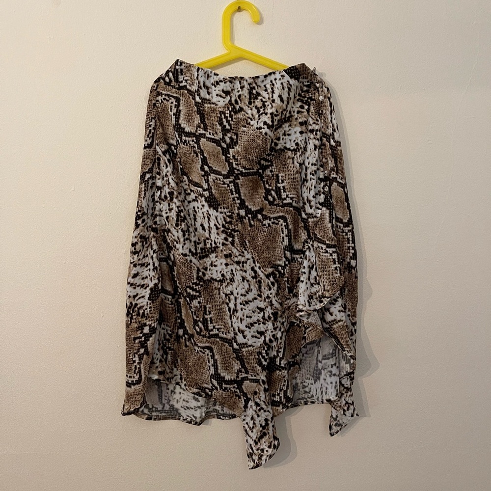 Snake skin skirt with bottoms in the side
